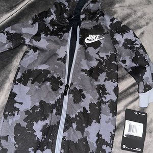 Infant boys 9 month charcoal black and grey romper jumpsuit